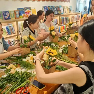 求银发人群插花兴趣班